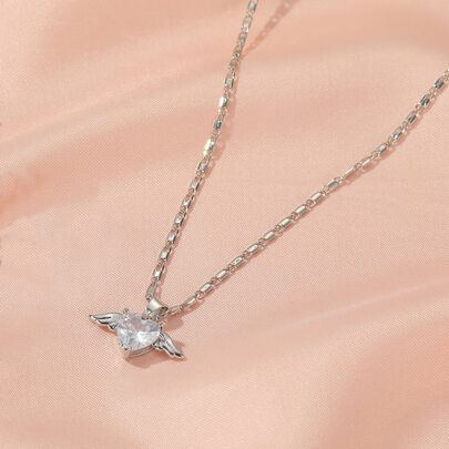 1 件时尚休闲简约百搭心形和翅膀蝴蝶结装饰项链，适合女性日常佩戴情人节