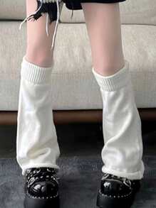 半双 Y2K 纯色踝靴，适合搭配裙子