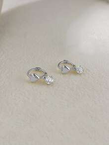 方晶鋯石和愛心裝飾耳墜 - 銀色 - 查看 3