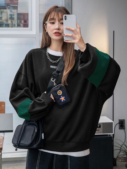 DAZY 文字 パッチ付き ディティール ドロップショルダー Tシャツなし スウェット