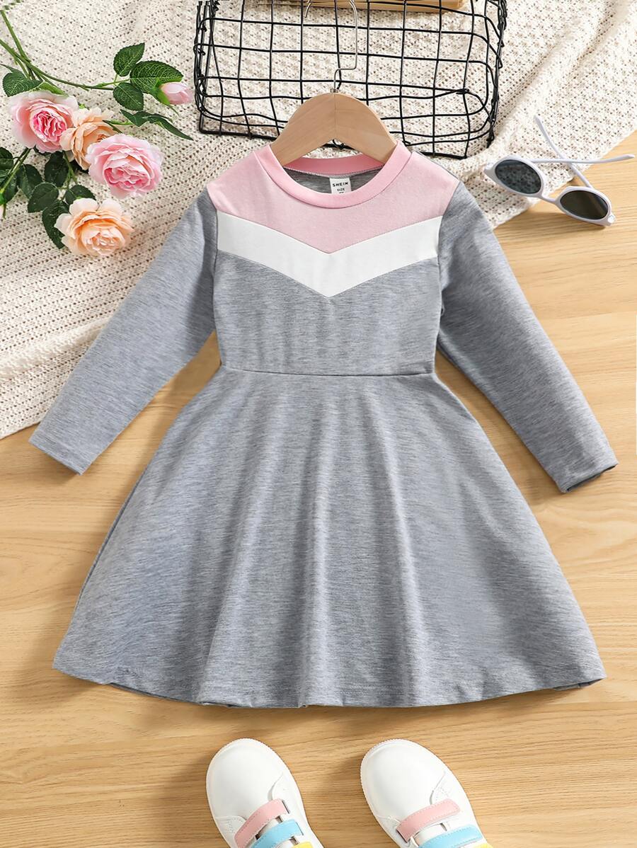 Đầm bé gái Khối Màu In chữ V Giải trí - Xám - Xem 1