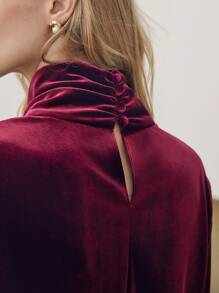 MOTF PREMIUM 絲絨小高領襯衫 - 酒紅色 - 查看 7