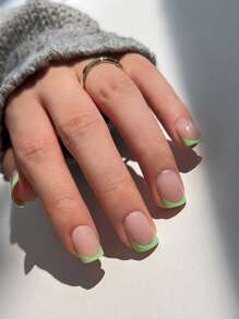 提升你風格帶24入組短方形綠色法式假指甲和1張膠帶和1入組指甲銼 - 綠色 - 查看 1