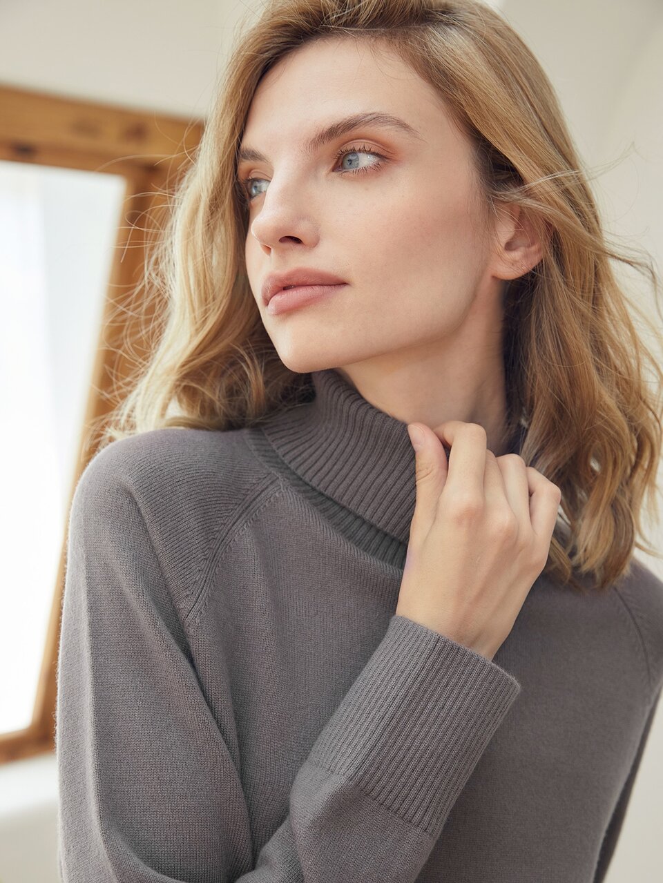 WOOL-MIX TURTLENECK SWEATER
