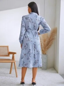 SHEIN Privé Đầm Thắt lưng Viên lá sen Nút phía trước phân lớp Hoa Sọc Giải trí - Xanh và trắng - Xem 2