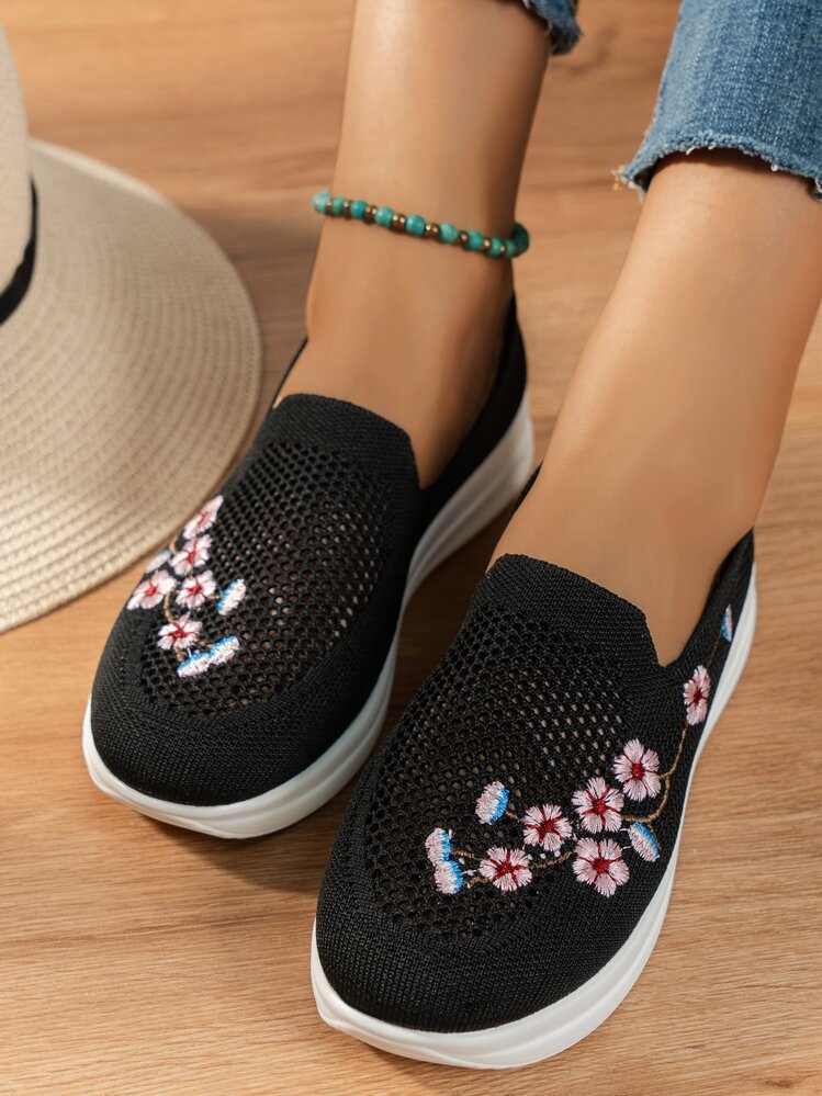 Floral Embroidered Slip On Shoes - Black - View 5