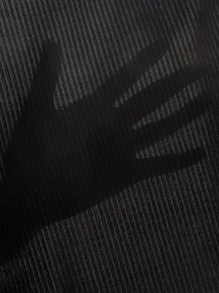 SHEIN EZwear Conjunto de ropa de verano 2 piezas con top corto de halter cruzado en la espalda - Blanco y Negro - Ver 7