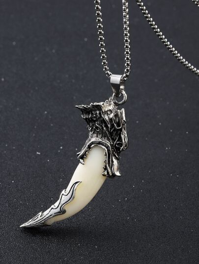 Fashionable and Popular Men Wolf Teeth Pendant Necklace Alloy for Jewelry Gift and for a Stylish Look