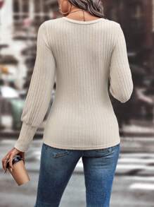 SHEIN Privé 素色深V領T恤 - 卡其色 - 查看 2