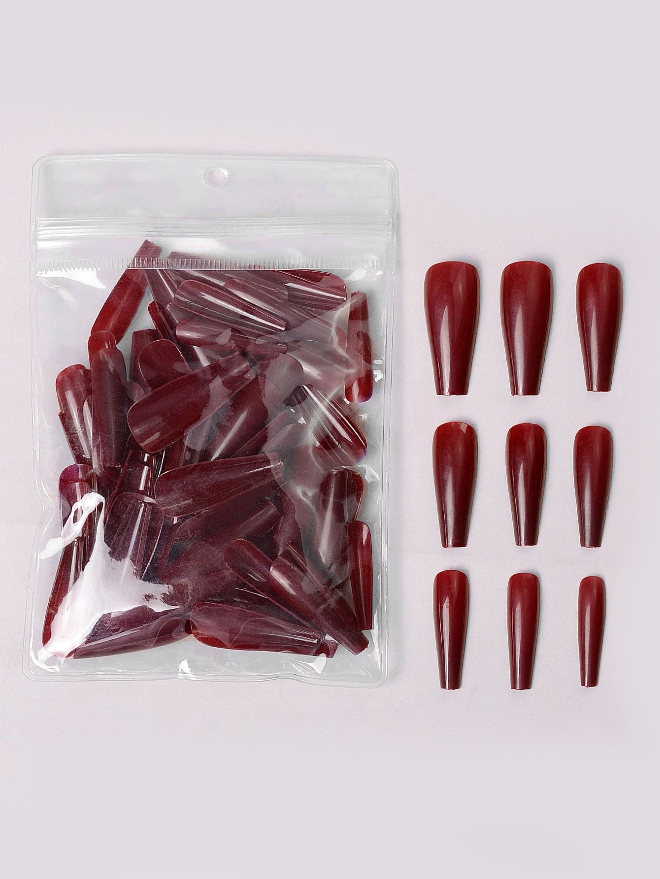 使用96入組長棺材酒紅色素色光澤假指甲立即升級您造型