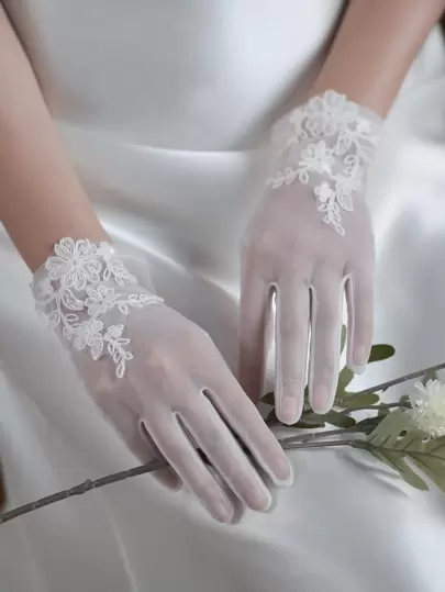 1 双白色花卉刺绣新娘手套，适合婚礼情人节、夏季礼服秋季配饰