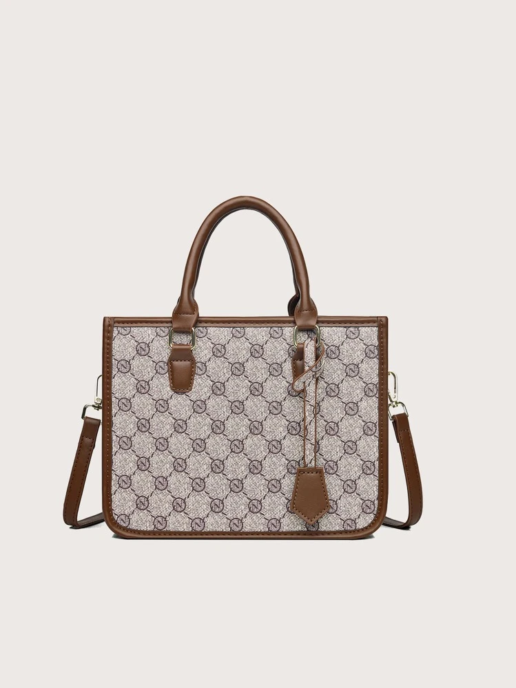 Bolsa cuadrada con patrón geométrico unido en contraste con accesorio de bolso - Multicolor - Añade 7