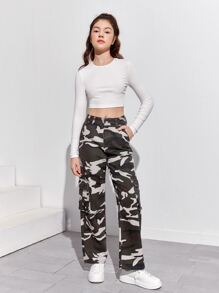 SHEIN Teen Girls Pocket Patched Camo Cargo Jeans - Multicolor - View 4