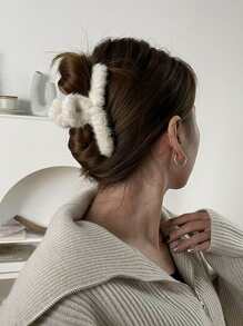 1pc White Plush Hair Claw Suitable For Daily Casual Home Use, Soft And Comfortable, For Outdoor Wear Cute - White - View 4