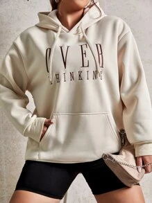 SHEIN EZwear 大碼字母圖案袋鼠口袋落肩袖抽繩保暖連帽衫 - 米色 - 查看 1