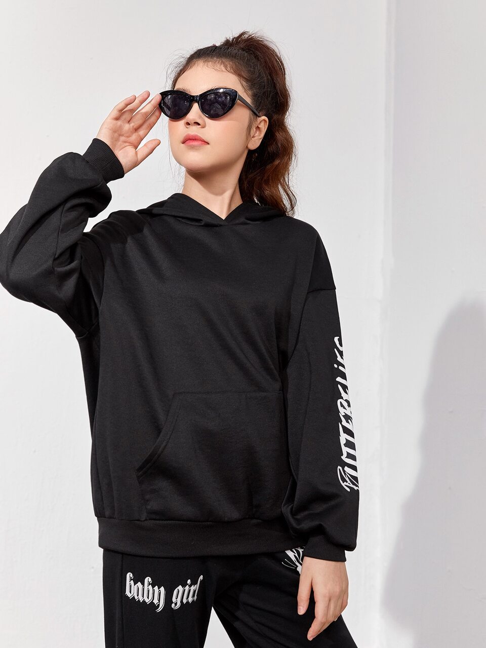 Teen Girls Butterfly & Letter Graphic Sweatshirt