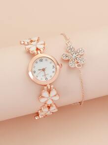 1 块花饰石英表和 1 块手链作为返校学生的礼物