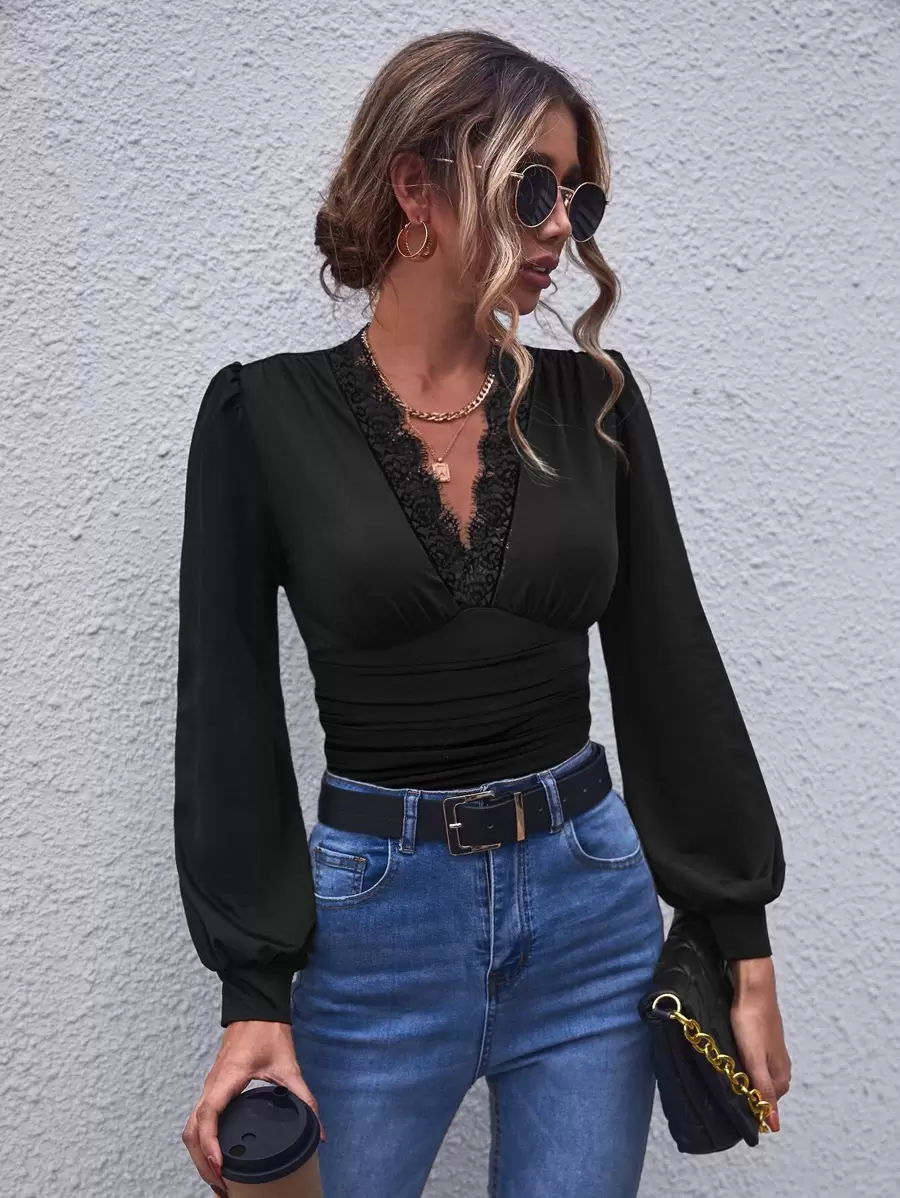 SHEIN Clasi Camiseta con encaje en contraste de manga farol - Negro - Ver 1