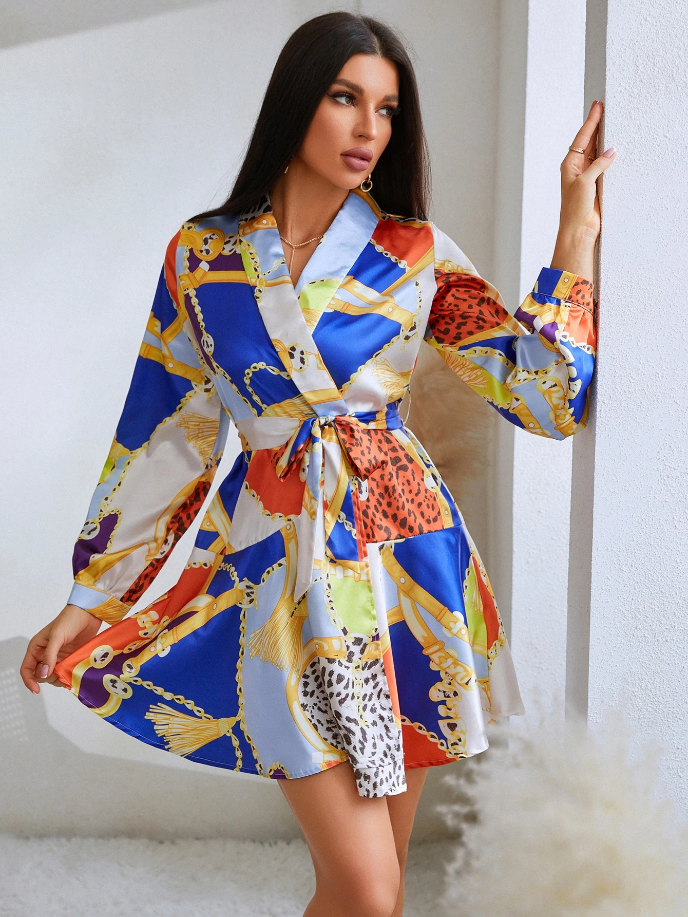 Miniatura 6 de Vestido con cinturón con estampado de leopardo y cadena de manga farol Multicolor