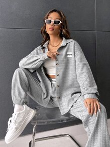 SHEIN EZwear Bộ đồ hai mảnh nữ Nút Đắp vá Lá thư Giải trí - Màu Xám nhạt - Xem 3