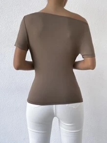 SHEIN Privé 不對稱領褶邊T恤 - 摩卡棕 - 查看 2