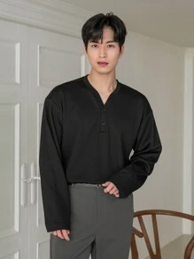 DAZY Hombres Camiseta de hombros caídos con botón - Negro - Ver 5