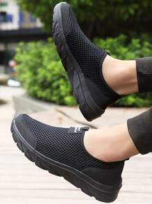 Men Letter Patch Decor Slip-On Running Shoes - Black - View 4