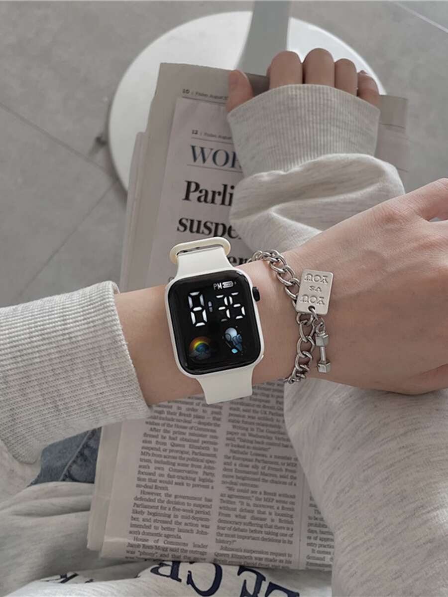 1 块方形电子表和 1 块手链作为返校学生的礼物 - 白色 - 查看 1