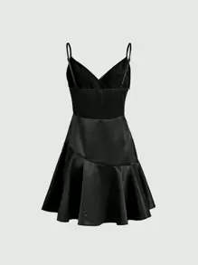 SHEIN MOD Vestido de tirantes de cuello cruzado fruncido bajo con fruncido de satén - Negro - Ver 2