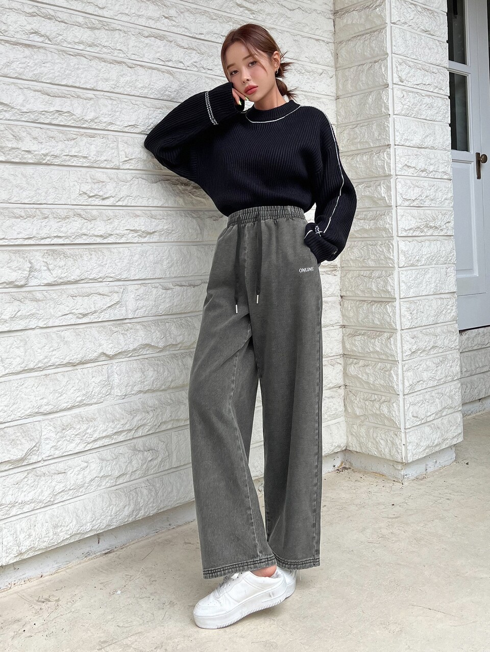 Letter Patch Embroidery Drawstring Waist Wide Leg Jeans