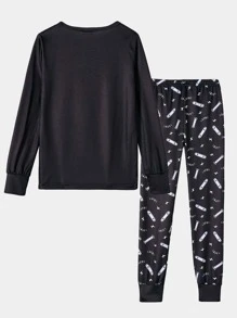 2pcs Boys Snug Fit Pajama Set With Glow-In-The-Dark Football & Skull Design, Long Sleeve Top And Pants, Comfy Holiday Sleepwear - Black - View 2