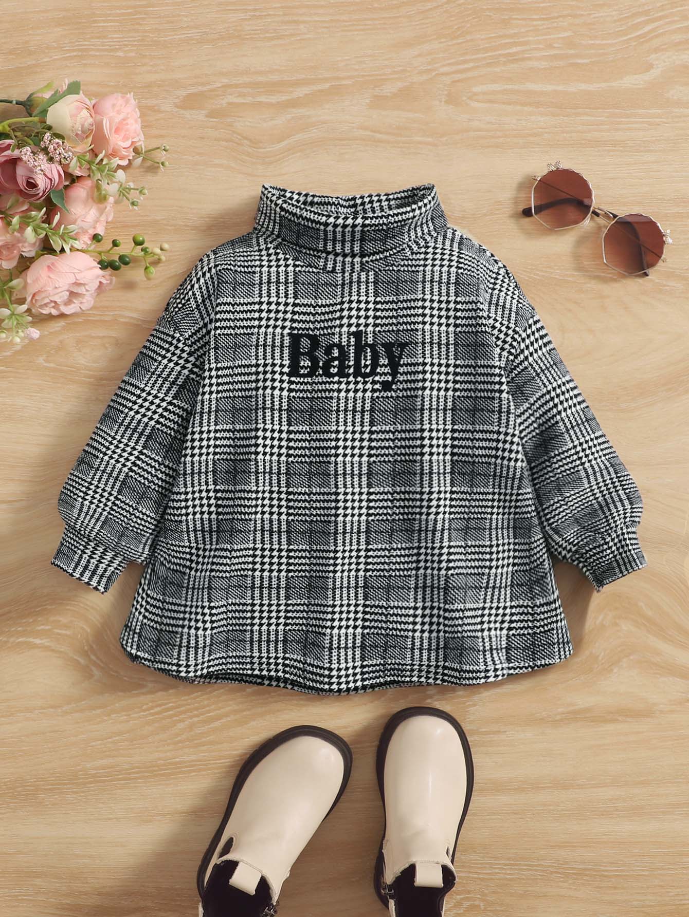 SHEIN 嬰兒字母和千鳥格圖案煙囪領套頭衫 - 黑與白 - 查看 1