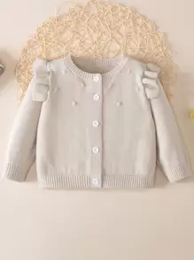 SHEIN 秋冬季新款针织开衫毛衣，专为女童打造。独特的波浪蕾丝装饰设计，尽显女孩们独特的时尚品味。灰色调清新自然，可与T恤、背心、吊带裙、A字裙、连衣裙等多种服饰轻松搭配。羊毛面料温暖舒适。开襟设计方便穿脱，兼具实用性和时尚感。这款别致的开衫毛衣将为小女孩们的日常穿搭增添亮点，展现她们独特的个性魅力。无论是家庭聚会、派对、户外活动，还是万圣节、圣诞节等节日庆典，它都是理想之选。同时，它也适合的时尚穿搭。是时尚女孩的必备单品。 - 杏色 - 查看 1