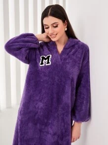 Seusyu 字母貼布落肩袖毛絨帽衫連衣裙 - 紫羅蘭色 - 查看 5