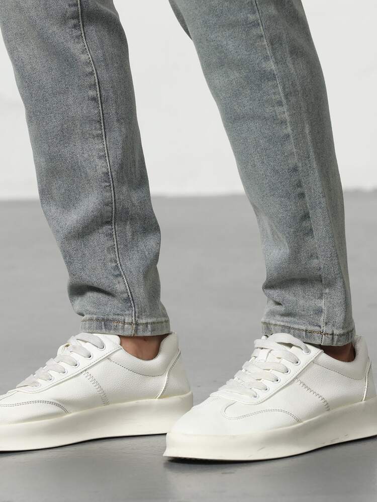 Manfinity 男士斜口袋牛仔褲 - 淺色水洗藍 - 查看 5