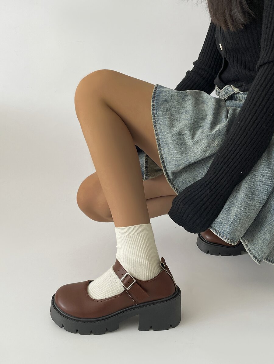 2024 Neue Sommer Schwarze Vintage Französische Mary Jane Schuhe für Frauen mit dicken Sohlen