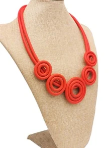 Un collar de joyería hecha a mano redondo al estilo bohemio con colores coloridos de goma - Rojo - Ver 2