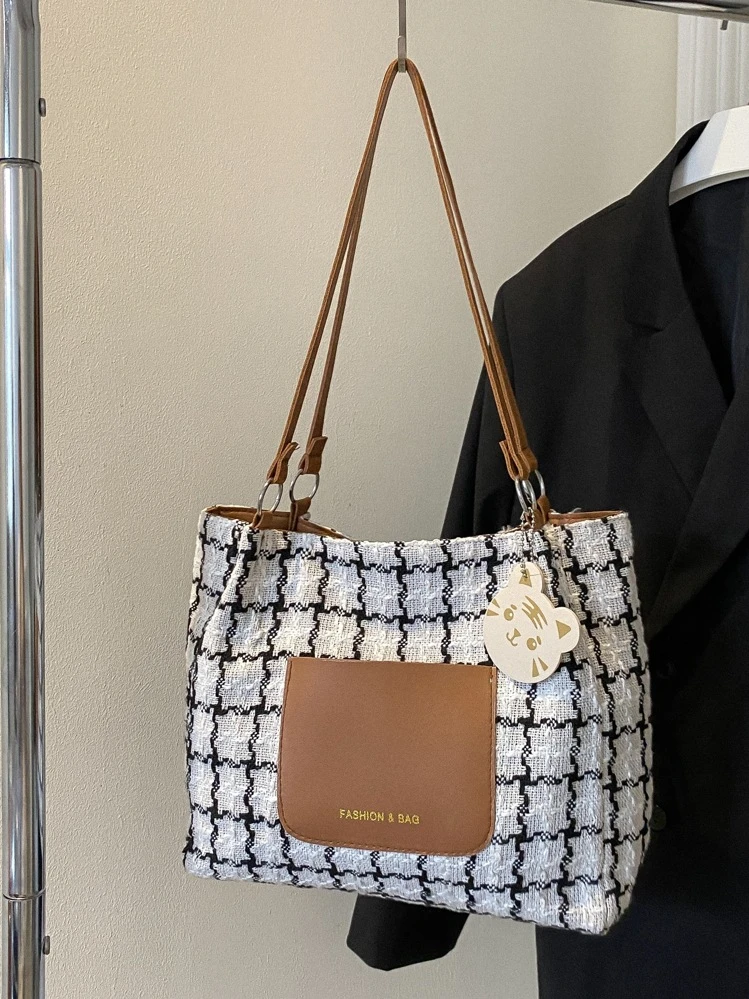 Bolsa cuadrada de color combinado de cuadros con estampado de letra con accesorio de bolso de dibujos animados - Marrón - Añade 4