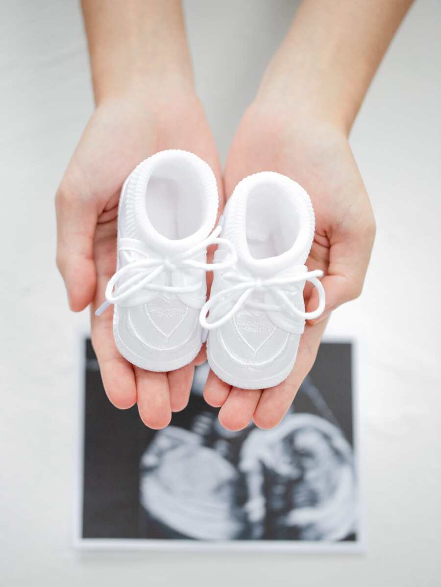 Infant Girls' White Elastic Band Pre-Tied Bow Booties