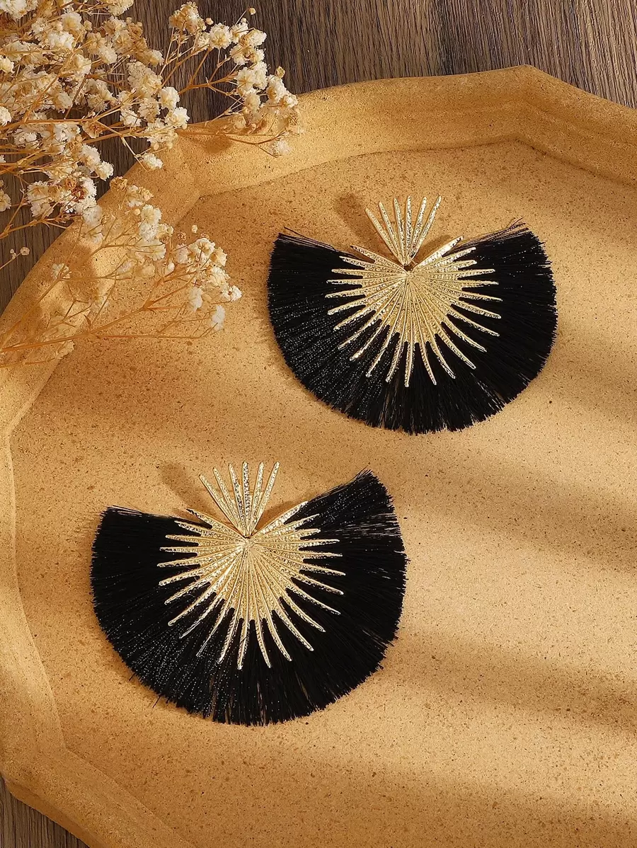 1pair Personalized Western Style Vintage Exaggerated & Minimalist Heart & Fan-Shaped Tassel Dangle Earrings, Suitable For Women Daily Party Wear And Festival Gift Giving Valentines - Black - View 1