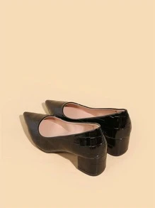 Bombas de Salto Grosso Pretas Estampadas em Couro de Crocodilo, Bombas de Salto Elegantes para Mulheres no Outono/Inverno