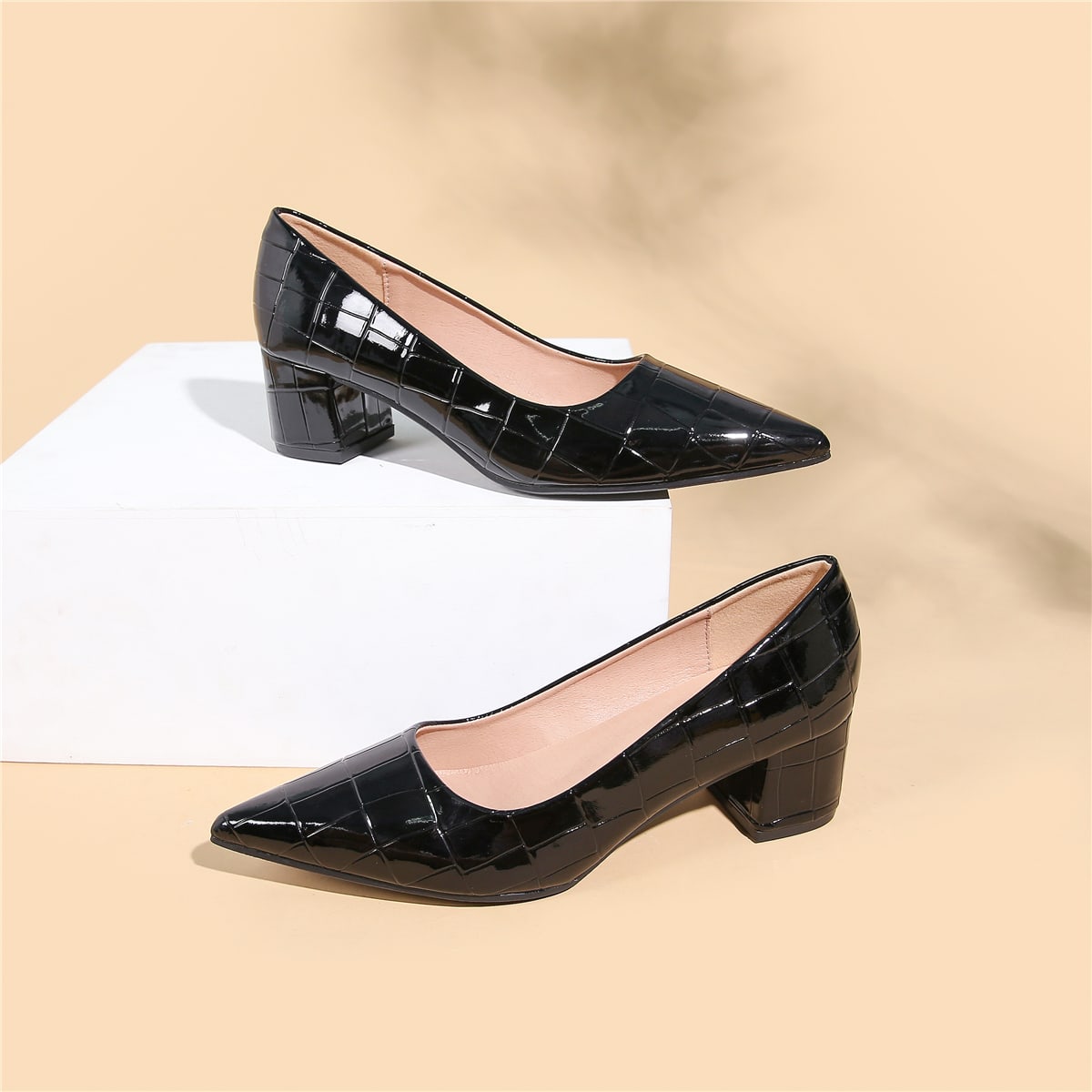 Tacones de mujer con estampado de cocodrilo negro, tacones gruesos, elegantes