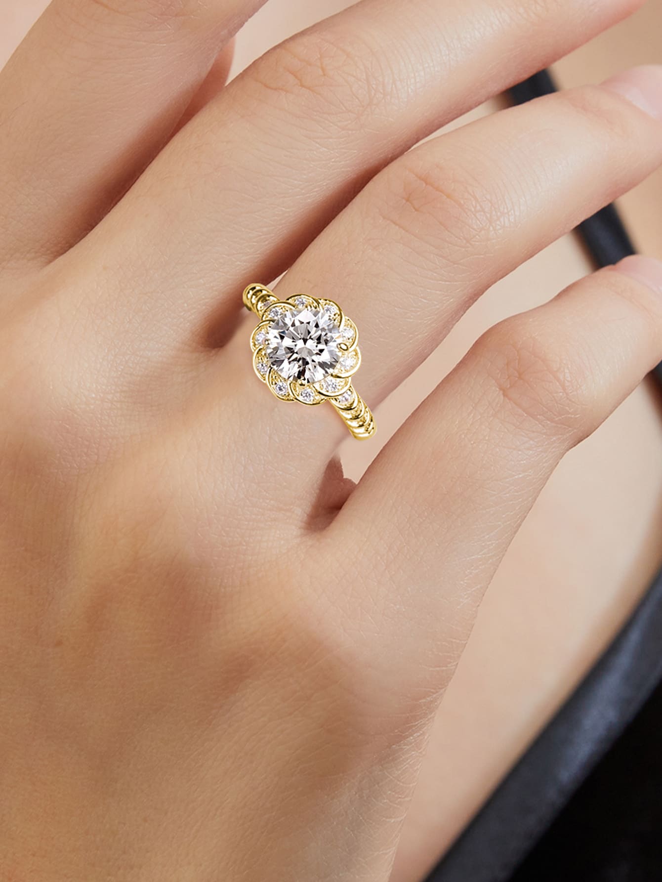 Nhẫn Trang Trí Đá Cubic Zirconia - Vàng - Xem 1