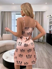 皇冠和心形印花緞面吊帶睡裙