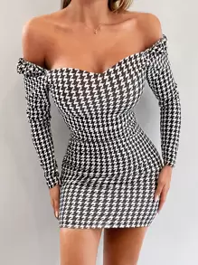 RueChic Houndstooth Print Sweetheart Neck Bodycon Dress - Black and White - View 3
