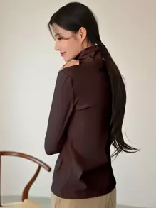 DAZY 高领带拇指孔T恤，秋季长袖女装 - 咖啡棕 - 查看 2