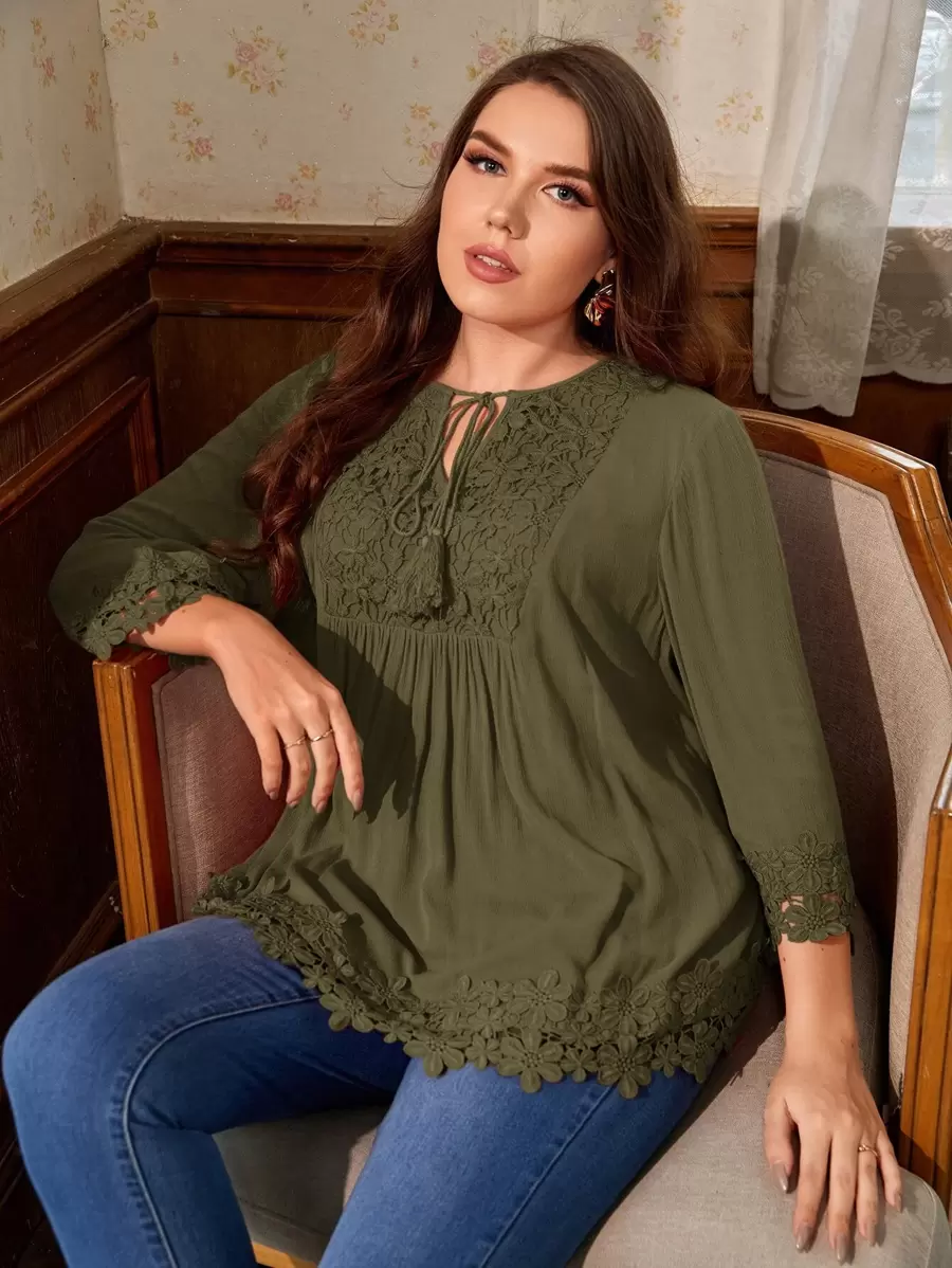 SHEIN VCAY 大碼繫帶領鏤空蕾絲花邊襯衫 - 軍綠色 - 查看 1