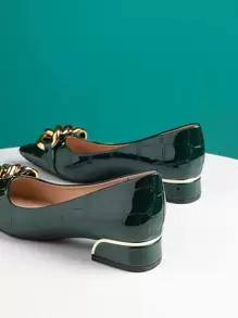 2025年秋季女士绿色时尚平底鞋，带链条装饰，鳄鱼纹纹理和浮雕链节设计 - 綠色 - 查看 2