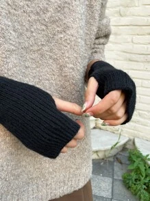 DAZY Minimalist Solid Gloves - Black - View 2