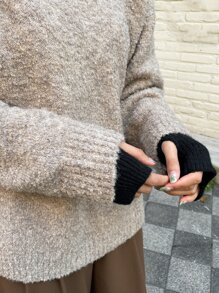 DAZY Minimalist Solid Gloves - Black - View 5